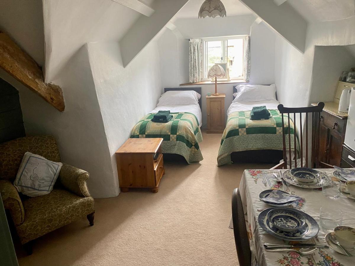 Corndonford Farm Bed & Breakfast 5*
